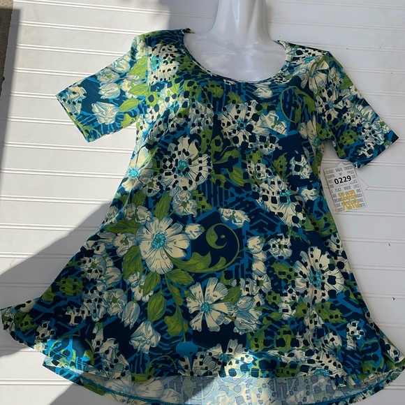LulaRoe Floral & Leaf  Printed Perfect T High Low Top-#0229 - Picture 10 of 12